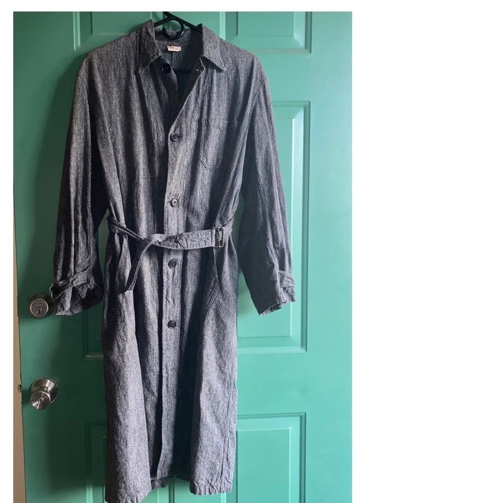 Trois Rois vintage Size 48 gray belted trench coat